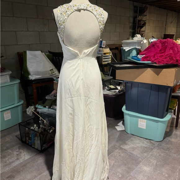 White floor length formal gown. Hoagland New York size 4 - Picture 5 of 7